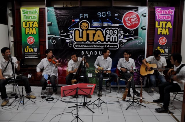 De Oemar Bakrie, The Oxygen, dan KTN siaran di Radio Lita FM Bandung